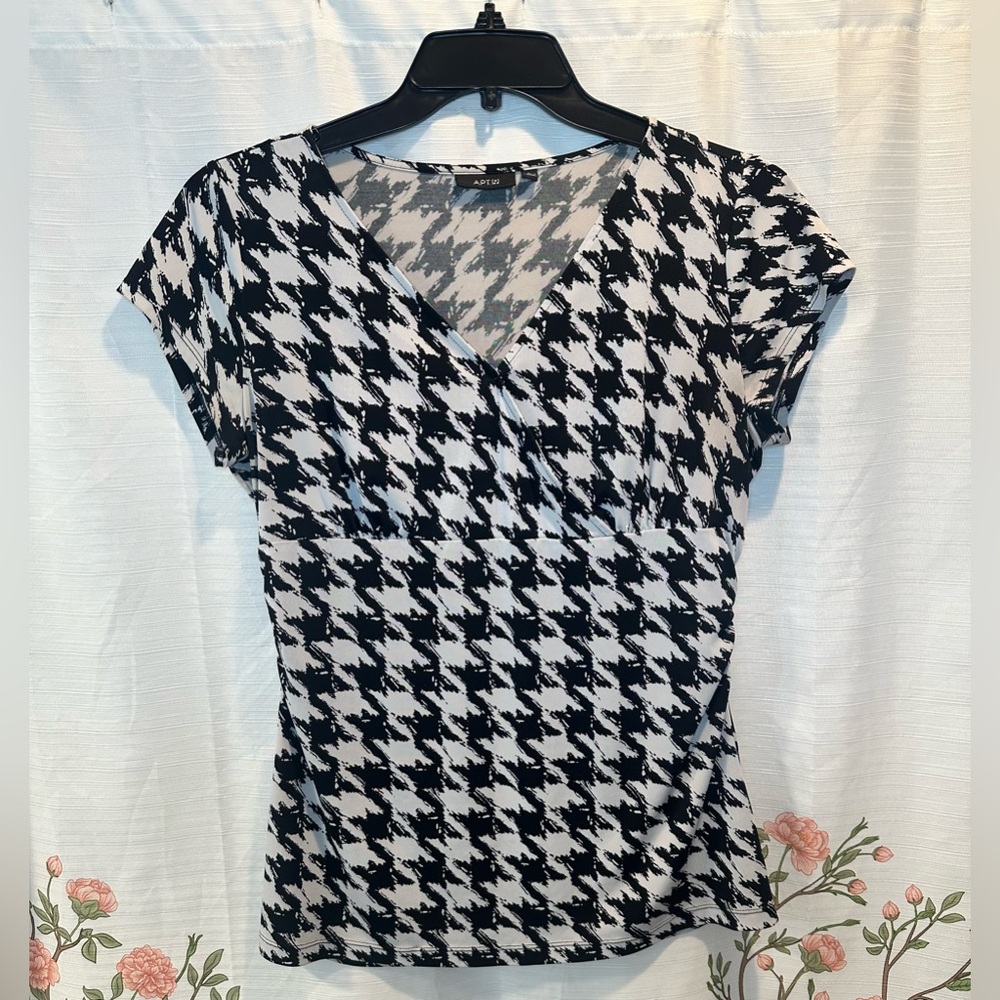 Apt. 9 Black and White Houndstooth Short Sleeve Top
